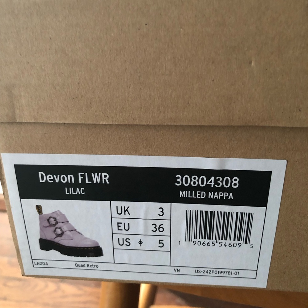 Dr. Martens - lilac Devon boots w flower buckle - Picture 8 of 9